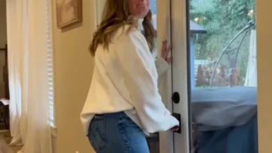 ‘HOLIDAY CHAOS’ Little People’s Tori Roloff flaunts weight loss in skintight jeans- but fans are distracted by detail in new ‘cute’ ad