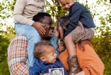 She’s pregnant! 🥰 Emily and Kobe are expecting their fourth baby — congratulations to the growing family.