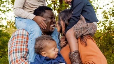 She’s pregnant! 🥰 Emily and Kobe are expecting their fourth baby — congratulations to the growing family.